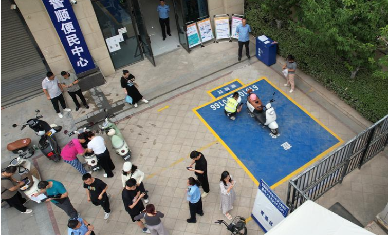西部地区首家警顺车驾管便民服务中心启用