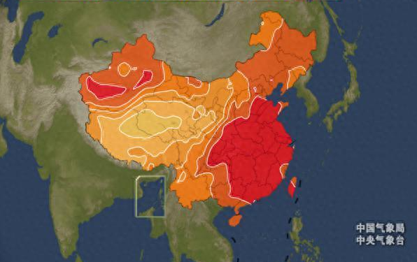 哈尔滨高温下居民排队装空调